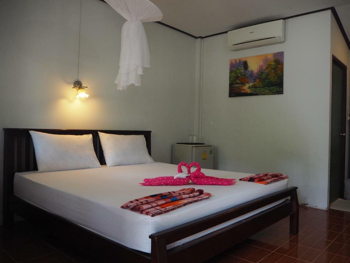 Bluesky Beach Bungalows Ko Lanta Kültér fotó