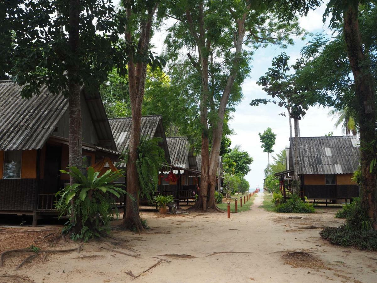 Bluesky Beach Bungalows Ko Lanta Kültér fotó