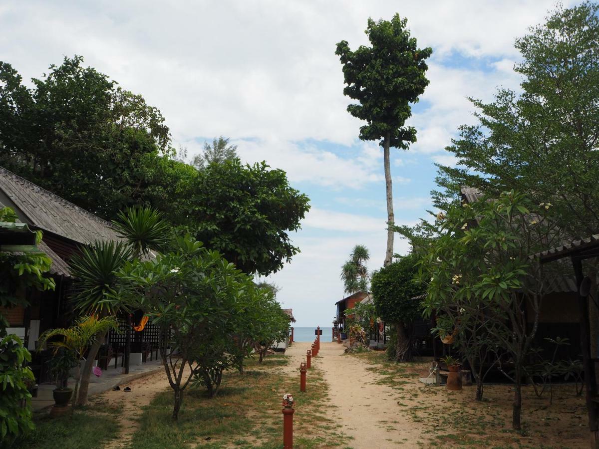 Bluesky Beach Bungalows Ko Lanta Kültér fotó