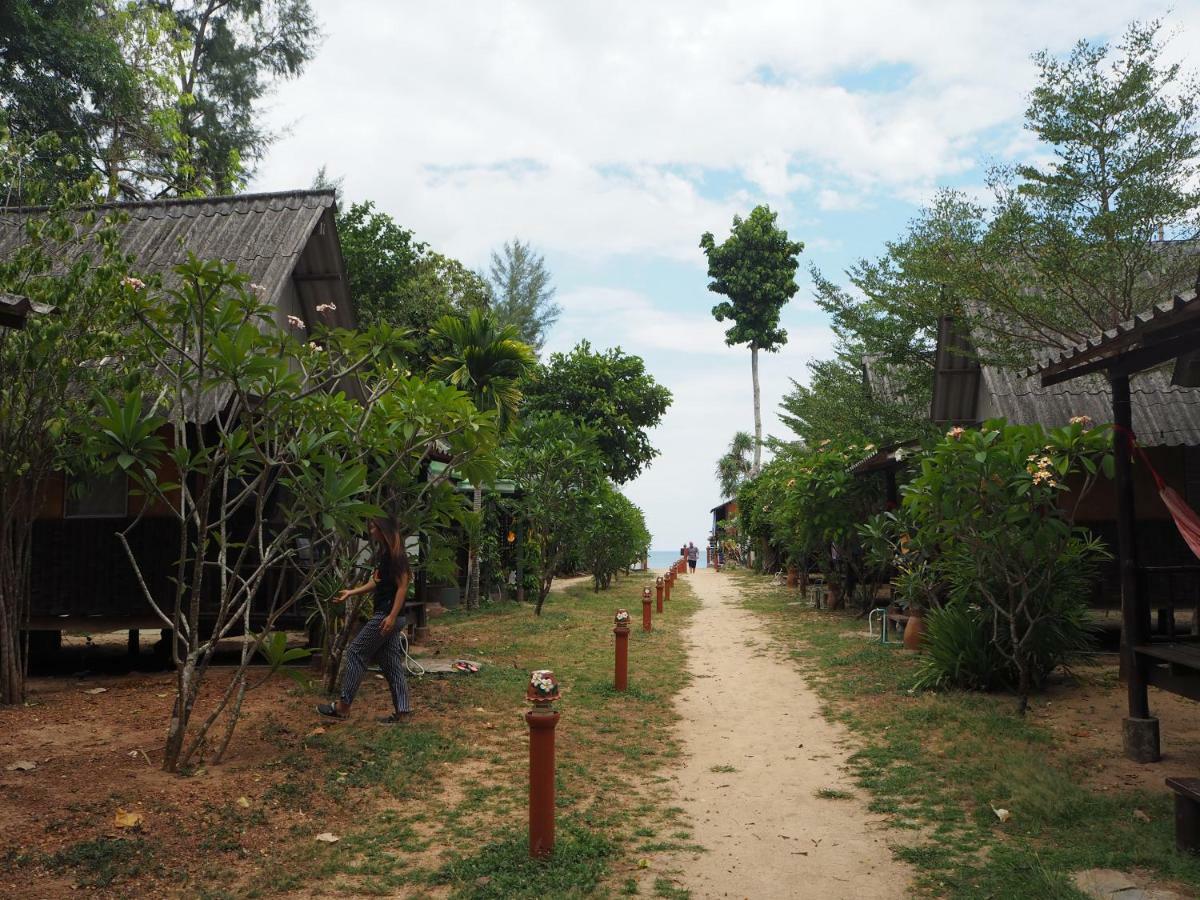 Bluesky Beach Bungalows Ko Lanta Kültér fotó