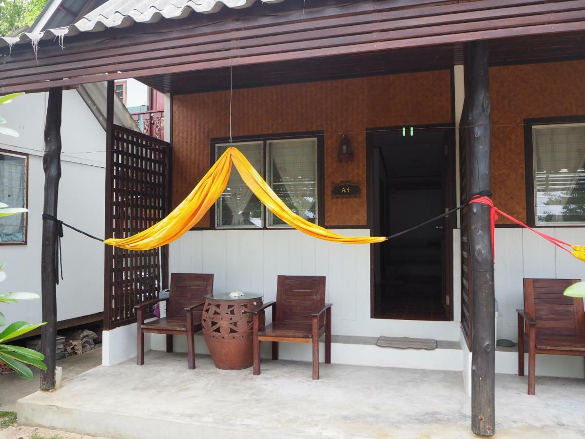 Bluesky Beach Bungalows Ko Lanta Kültér fotó