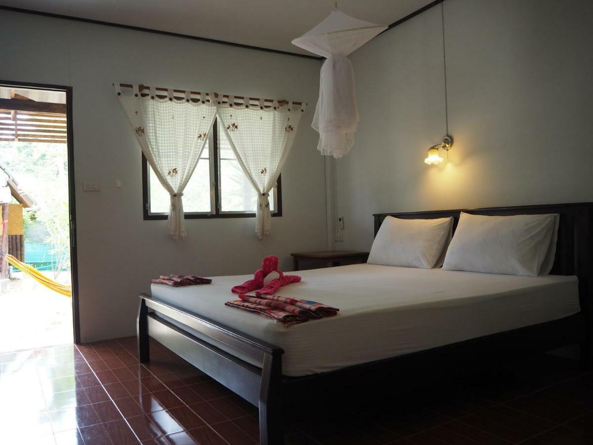Bluesky Beach Bungalows Ko Lanta Kültér fotó